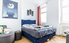 Near Schoenbrunn - Economy Rooms In Shared Apartment At Meidling Train Station